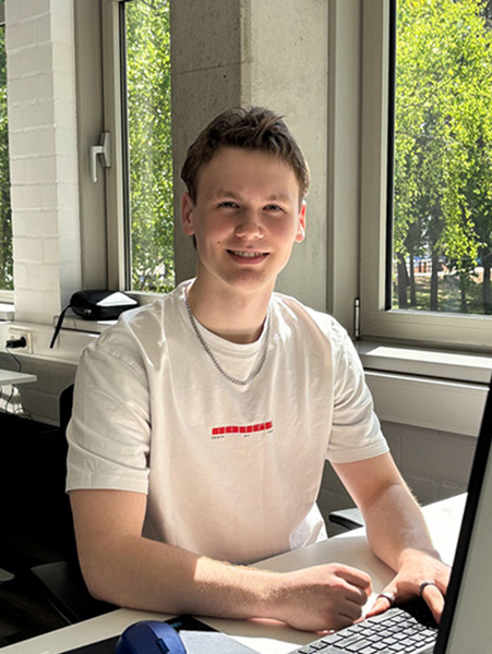 Trienekens-online-medewerker-portret-yoah-over-ons-pagina-v3